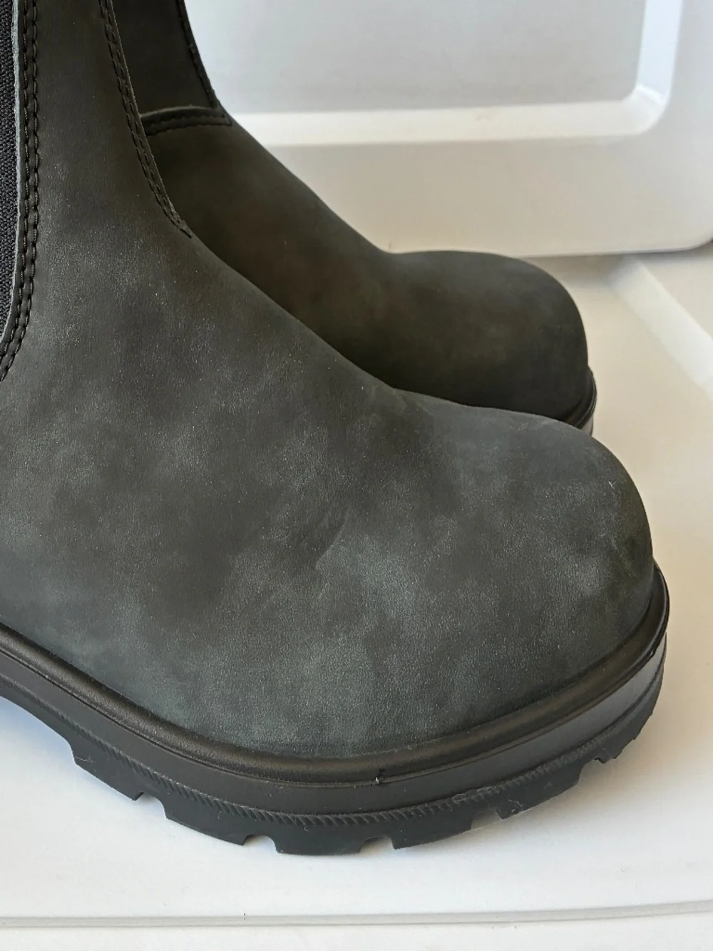 Blundstone BL587 Elastic Sided Chelsea Boot Rustic Black US Mens 9/Womens 11 NIB